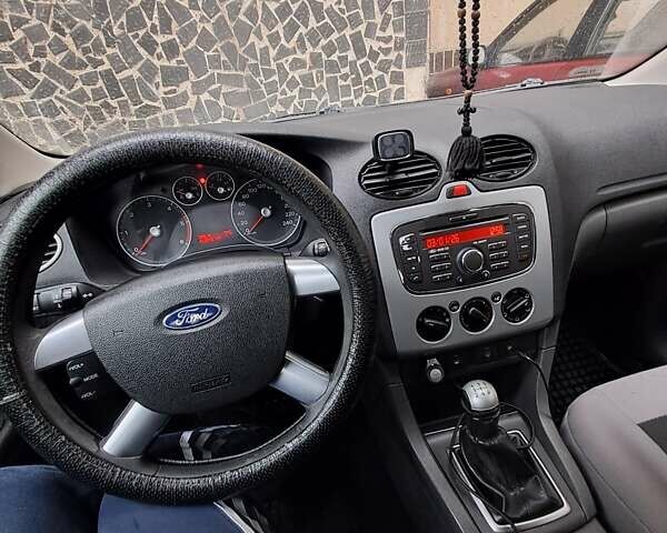 Сірий Форд Фокус, об'ємом двигуна 1.8 л та пробігом 400 тис. км за 4200 $, фото 1 на Automoto.ua