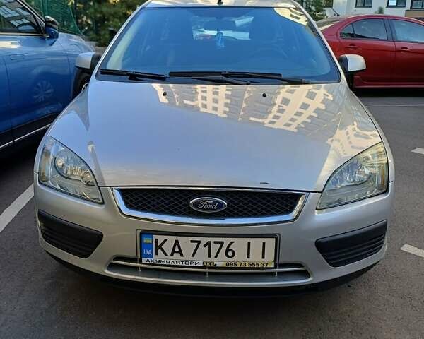 Серый Форд Фокус, объемом двигателя 1.6 л и пробегом 240 тыс. км за 4800 $, фото 1 на Automoto.ua