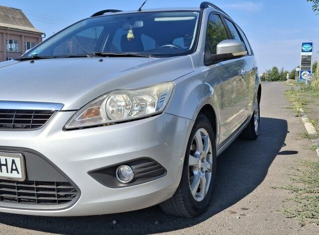 Серый Форд Фокус, объемом двигателя 1.6 л и пробегом 290 тыс. км за 5300 $, фото 1 на Automoto.ua