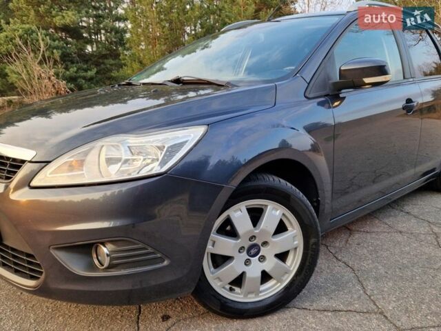 Серый Форд Фокус, объемом двигателя 1.6 л и пробегом 221 тыс. км за 5750 $, фото 1 на Automoto.ua