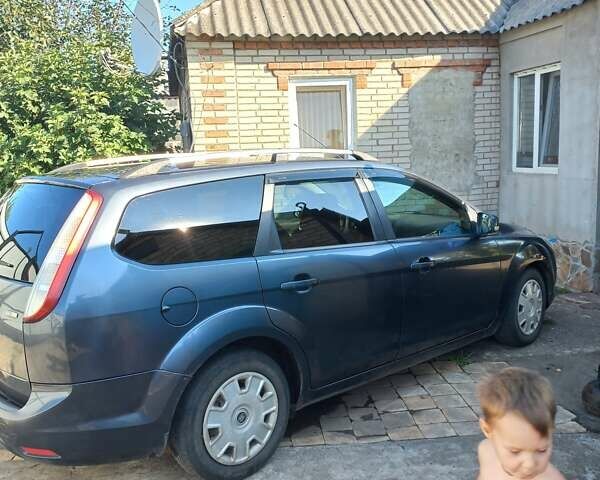 Серый Форд Фокус, объемом двигателя 1.6 л и пробегом 270 тыс. км за 5400 $, фото 1 на Automoto.ua