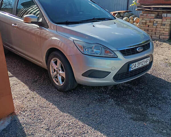 Форд Фокус 2008 в Черкассах на Automoto.ua Серый Форд Фокус, объемом двигателя 1.6 л и пробегом 233 тыс. км за 5500 $, фото 1 на Automoto.ua
