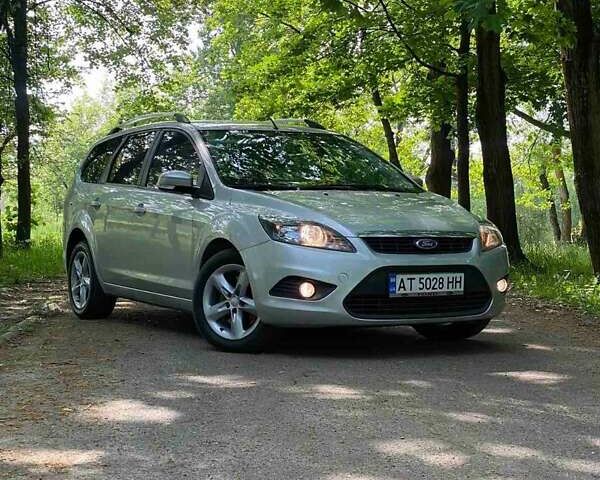 Серый Форд Фокус, объемом двигателя 2 л и пробегом 320 тыс. км за 5400 $, фото 1 на Automoto.ua