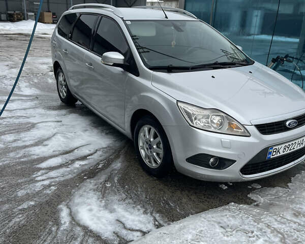 Серый Форд Фокус, объемом двигателя 1.6 л и пробегом 229 тыс. км за 5200 $, фото 1 на Automoto.ua