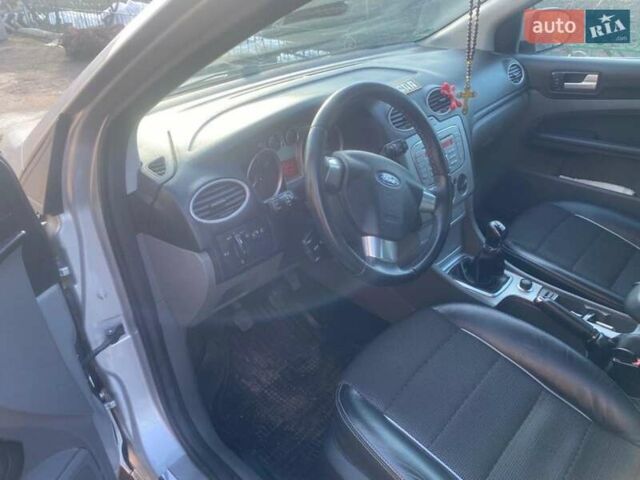 Сірий Форд Фокус, об'ємом двигуна 1.6 л та пробігом 237 тис. км за 5500 $, фото 1 на Automoto.ua