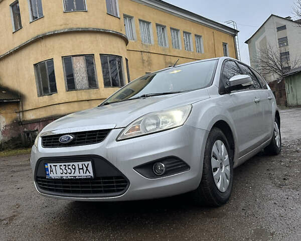 Серый Форд Фокус, объемом двигателя 1.6 л и пробегом 337 тыс. км за 5000 $, фото 1 на Automoto.ua