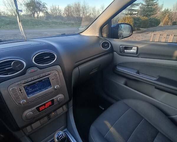 Серый Форд Фокус, объемом двигателя 1.6 л и пробегом 263 тыс. км за 5500 $, фото 1 на Automoto.ua