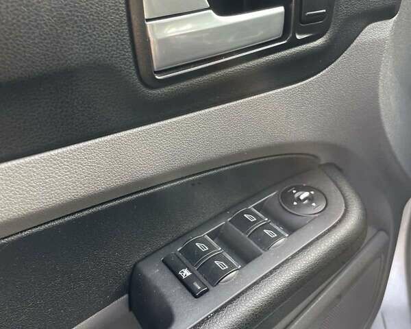 Сірий Форд Фокус, об'ємом двигуна 1.6 л та пробігом 318 тис. км за 5200 $, фото 1 на Automoto.ua