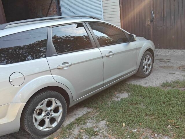 Серый Форд Фокус, объемом двигателя 1.6 л и пробегом 299 тыс. км за 5500 $, фото 1 на Automoto.ua