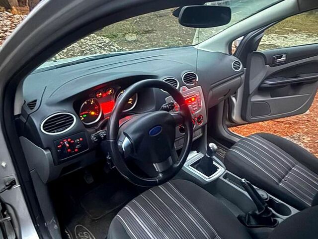 Сірий Форд Фокус, об'ємом двигуна 1.6 л та пробігом 226 тис. км за 5800 $, фото 1 на Automoto.ua