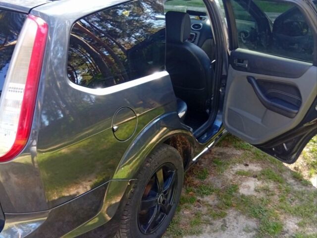 Сірий Форд Фокус, об'ємом двигуна 2 л та пробігом 296 тис. км за 6500 $, фото 1 на Automoto.ua