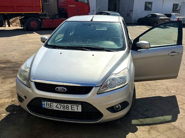 Серый Форд Фокус, объемом двигателя 1.6 л и пробегом 225 тыс. км за 4600 $, фото 1 на Automoto.ua