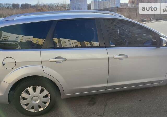 Серый Форд Фокус, объемом двигателя 1.6 л и пробегом 300 тыс. км за 5500 $, фото 1 на Automoto.ua