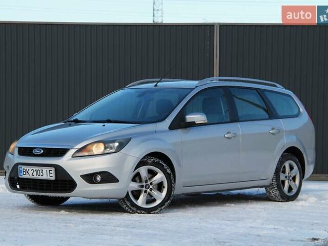 Сірий Форд Фокус, об'ємом двигуна 1.6 л та пробігом 251 тис. км за 3950 $, фото 1 на Automoto.ua