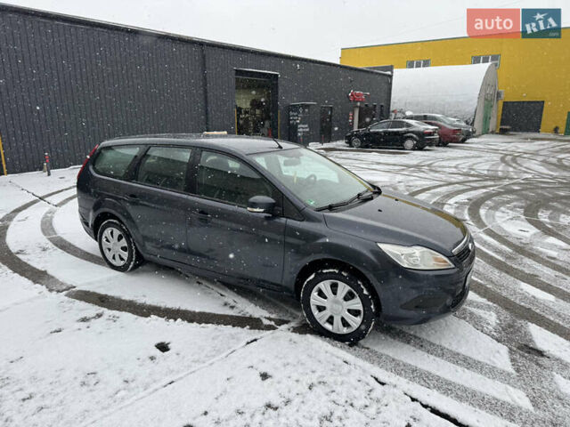 Серый Форд Фокус, объемом двигателя 1.6 л и пробегом 175 тыс. км за 4750 $, фото 1 на Automoto.ua