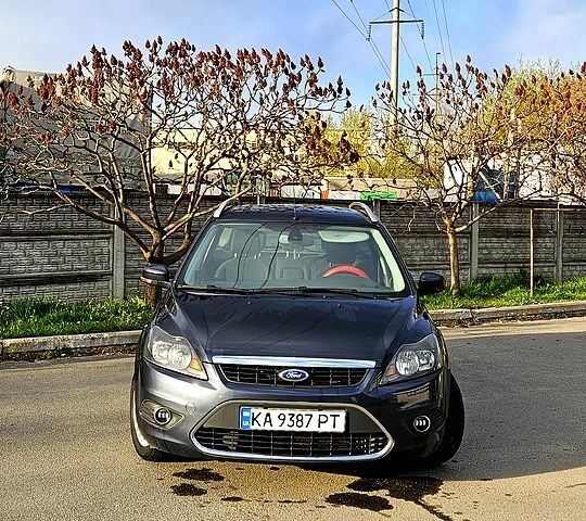 Серый Форд Фокус, объемом двигателя 1.6 л и пробегом 270 тыс. км за 6100 $, фото 1 на Automoto.ua