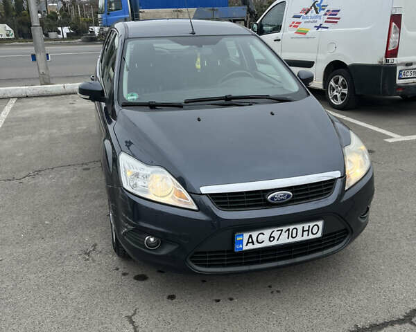 Серый Форд Фокус, объемом двигателя 1.6 л и пробегом 205 тыс. км за 3900 $, фото 1 на Automoto.ua