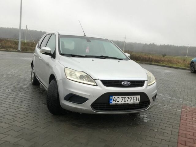 Серый Форд Фокус, объемом двигателя 1.8 л и пробегом 240 тыс. км за 3999 $, фото 1 на Automoto.ua