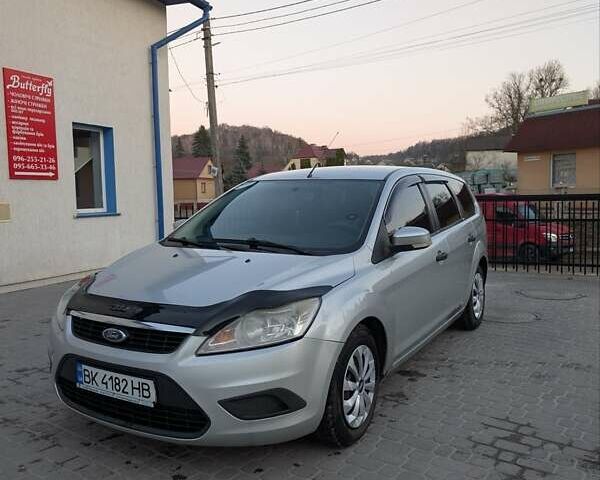 Серый Форд Фокус, объемом двигателя 1.56 л и пробегом 401 тыс. км за 3999 $, фото 1 на Automoto.ua