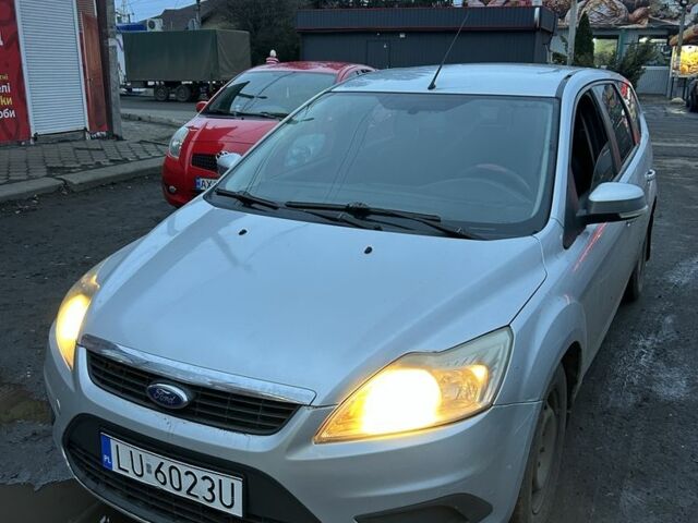 Серый Форд Фокус, объемом двигателя 1.6 л и пробегом 270 тыс. км за 2200 $, фото 1 на Automoto.ua