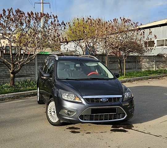 Серый Форд Фокус, объемом двигателя 1.6 л и пробегом 275 тыс. км за 6200 $, фото 1 на Automoto.ua