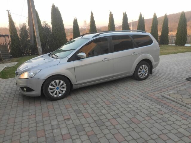 Серый Форд Фокус, объемом двигателя 1.6 л и пробегом 340 тыс. км за 3899 $, фото 1 на Automoto.ua