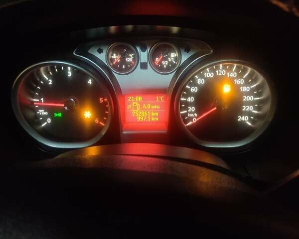 Серый Форд Фокус, объемом двигателя 1.6 л и пробегом 252 тыс. км за 6200 $, фото 1 на Automoto.ua