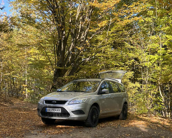 Сірий Форд Фокус, об'ємом двигуна 1.6 л та пробігом 255 тис. км за 5200 $, фото 1 на Automoto.ua