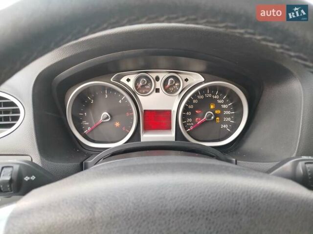 Сірий Форд Фокус, об'ємом двигуна 1.8 л та пробігом 250 тис. км за 4900 $, фото 1 на Automoto.ua