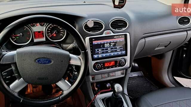 Серый Форд Фокус, объемом двигателя 1.6 л и пробегом 310 тыс. км за 6000 $, фото 1 на Automoto.ua