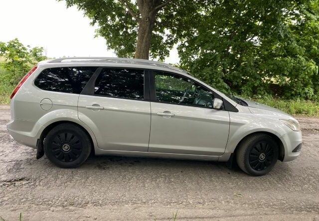 Серый Форд Фокус, объемом двигателя 1.6 л и пробегом 160 тыс. км за 6500 $, фото 1 на Automoto.ua