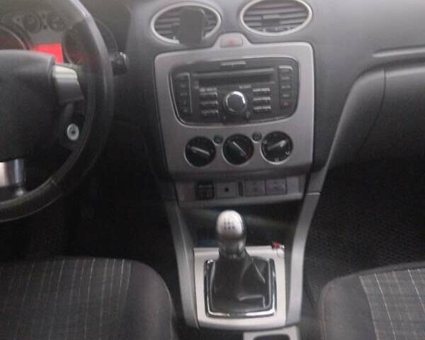 Серый Форд Фокус, объемом двигателя 1.6 л и пробегом 219 тыс. км за 6100 $, фото 1 на Automoto.ua