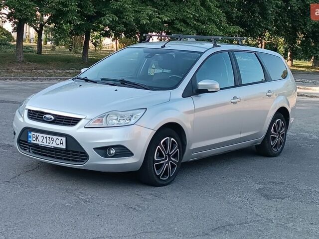 Сірий Форд Фокус, об'ємом двигуна 2 л та пробігом 357 тис. км за 4950 $, фото 1 на Automoto.ua