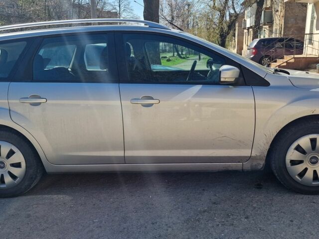 Серый Форд Фокус, объемом двигателя 1.6 л и пробегом 242 тыс. км за 5000 $, фото 1 на Automoto.ua