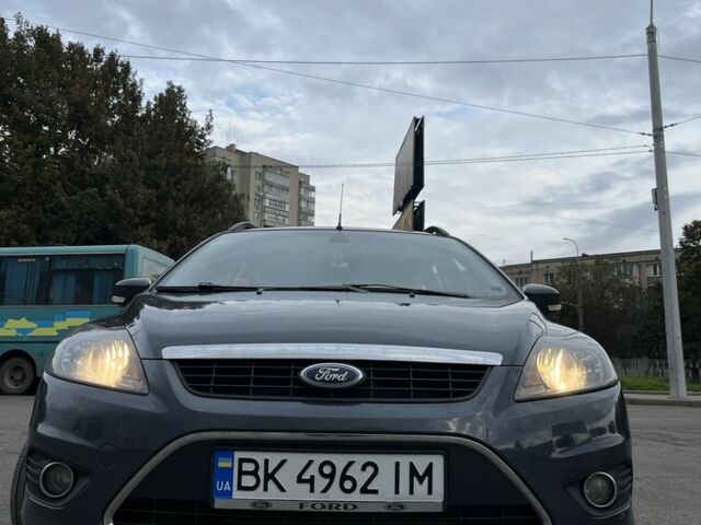 Серый Форд Фокус, объемом двигателя 1.6 л и пробегом 280 тыс. км за 6200 $, фото 1 на Automoto.ua