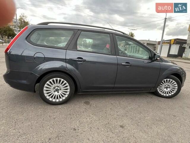 Серый Форд Фокус, объемом двигателя 1.6 л и пробегом 280 тыс. км за 6200 $, фото 1 на Automoto.ua