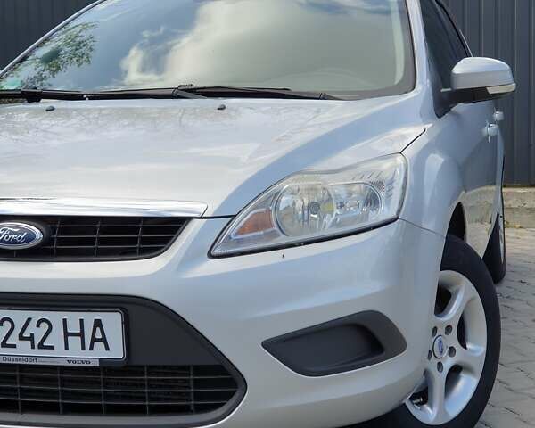 Серый Форд Фокус, объемом двигателя 1.6 л и пробегом 297 тыс. км за 5200 $, фото 1 на Automoto.ua