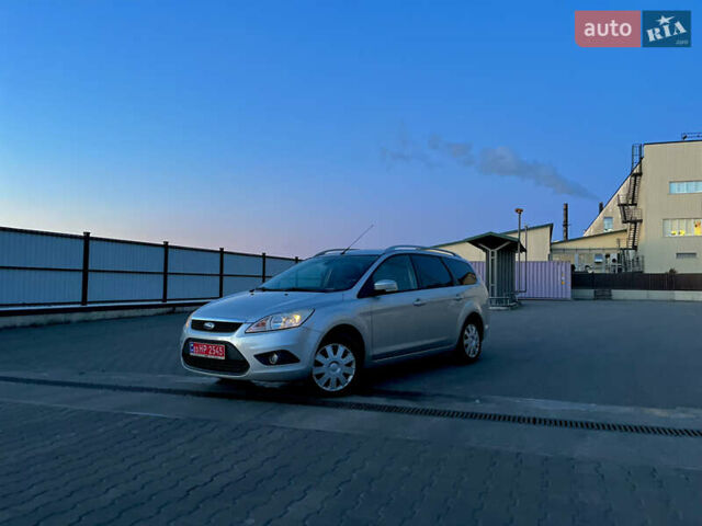 Серый Форд Фокус, объемом двигателя 1.6 л и пробегом 254 тыс. км за 6600 $, фото 1 на Automoto.ua