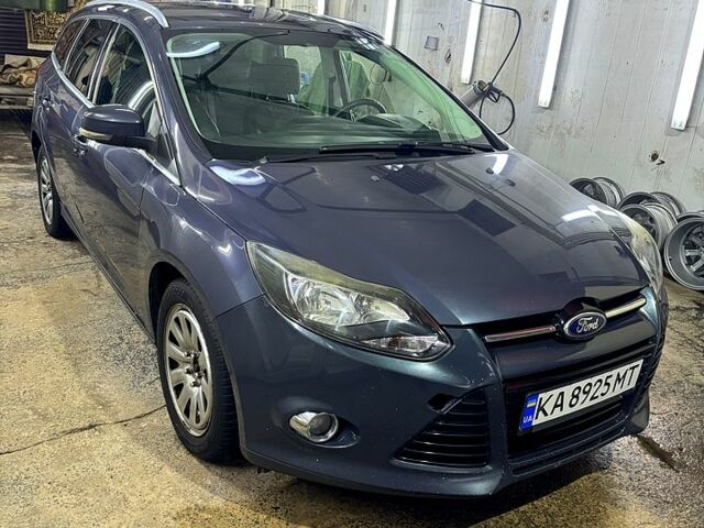 Серый Форд Фокус, объемом двигателя 1.6 л и пробегом 180 тыс. км за 3500 $, фото 1 на Automoto.ua