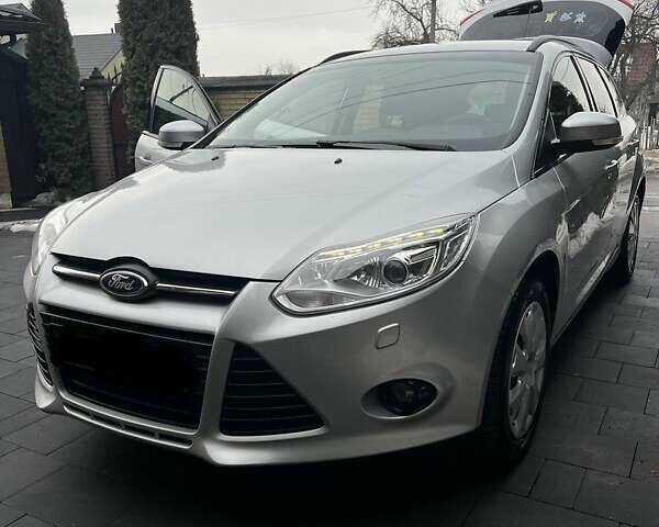 Серый Форд Фокус, объемом двигателя 1.6 л и пробегом 185 тыс. км за 7900 $, фото 1 на Automoto.ua