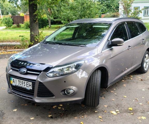 Форд Фокус 2013 в Киеве на Automoto.ua Серый Форд Фокус, объемом двигателя 1 л и пробегом 280 тыс. км за 6500 $, фото 1 на Automoto.ua