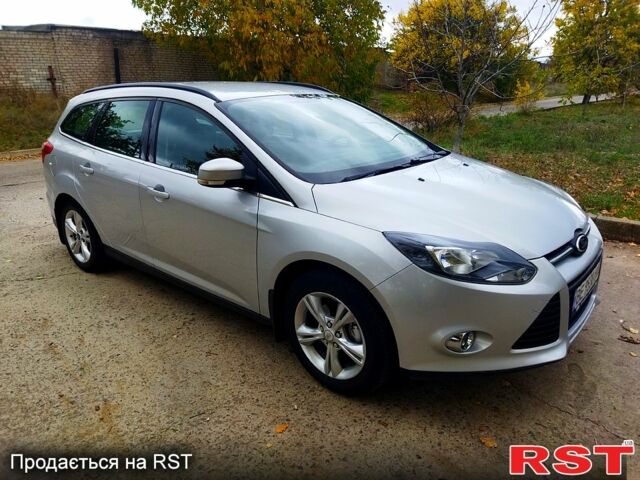 Форд Фокус 2013 в Вознесенске на Automoto.ua Серый Форд Фокус, объемом двигателя 1 л и пробегом 133 тыс. км за 6600 $, фото 1 на Automoto.ua