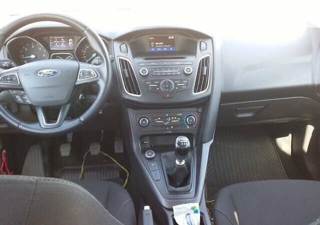 Серый Форд Фокус, объемом двигателя 1.5 л и пробегом 200 тыс. км за 8000 $, фото 1 на Automoto.ua