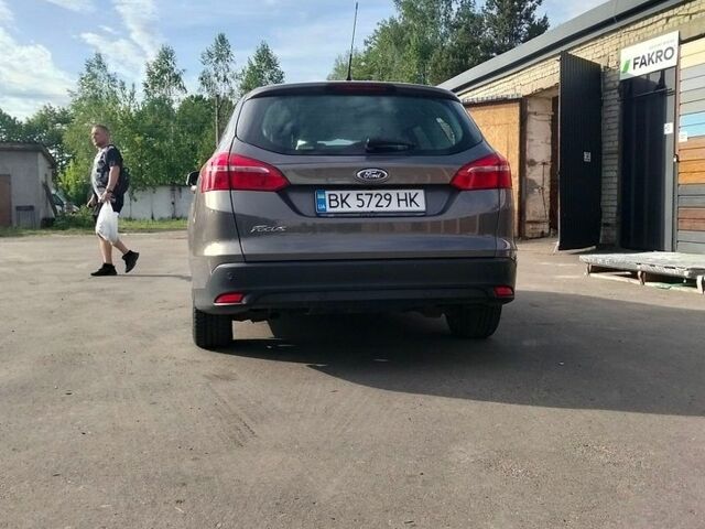 Сірий Форд Фокус, об'ємом двигуна 1.5 л та пробігом 190 тис. км за 9200 $, фото 1 на Automoto.ua