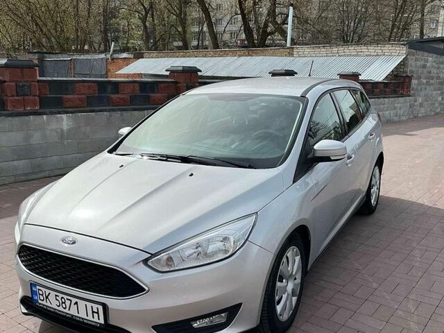 Сірий Форд Фокус, об'ємом двигуна 2 л та пробігом 320 тис. км за 8300 $, фото 1 на Automoto.ua