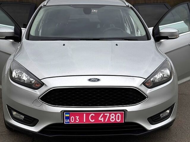 Сірий Форд Фокус, об'ємом двигуна 1.5 л та пробігом 228 тис. км за 10300 $, фото 1 на Automoto.ua