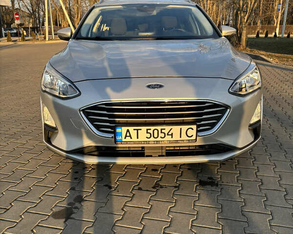 Серый Форд Фокус, объемом двигателя 1.5 л и пробегом 179 тыс. км за 11800 $, фото 1 на Automoto.ua