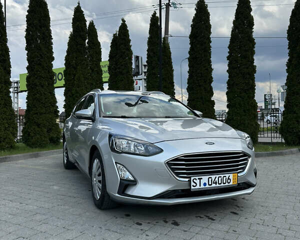 Серый Форд Фокус, объемом двигателя 1.5 л и пробегом 170 тыс. км за 12800 $, фото 1 на Automoto.ua