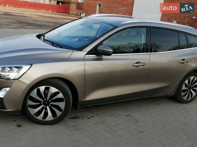 Серый Форд Фокус, объемом двигателя 1.5 л и пробегом 197 тыс. км за 12800 $, фото 1 на Automoto.ua