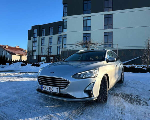 Серый Форд Фокус, объемом двигателя 1.5 л и пробегом 208 тыс. км за 14777 $, фото 1 на Automoto.ua